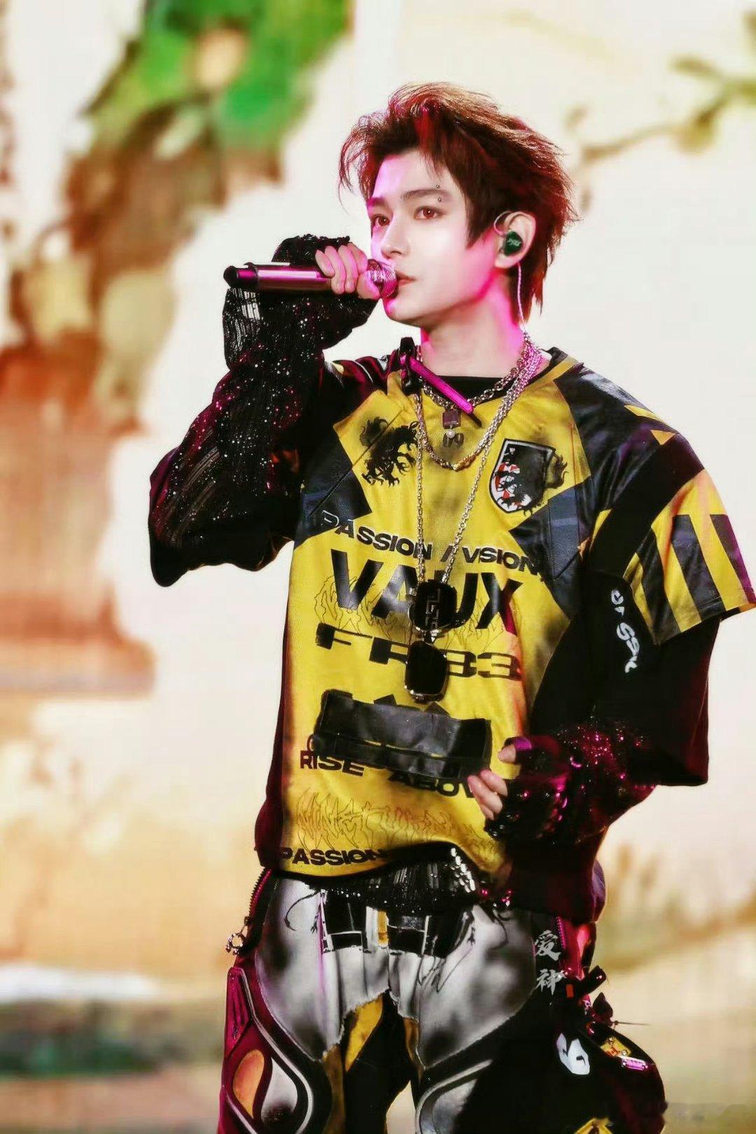 丁禹兮张海虾 dyx丁禹兮南部档案 “我可以错过黄昏的末班车，也可以错过四月的樱