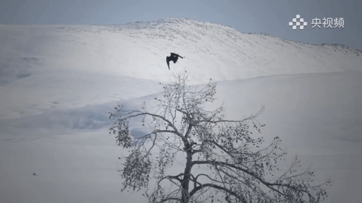 总台冬奥大片机器人极寒行走13万步 零下47.4℃的阿勒泰雪野里，总台这波直接玩