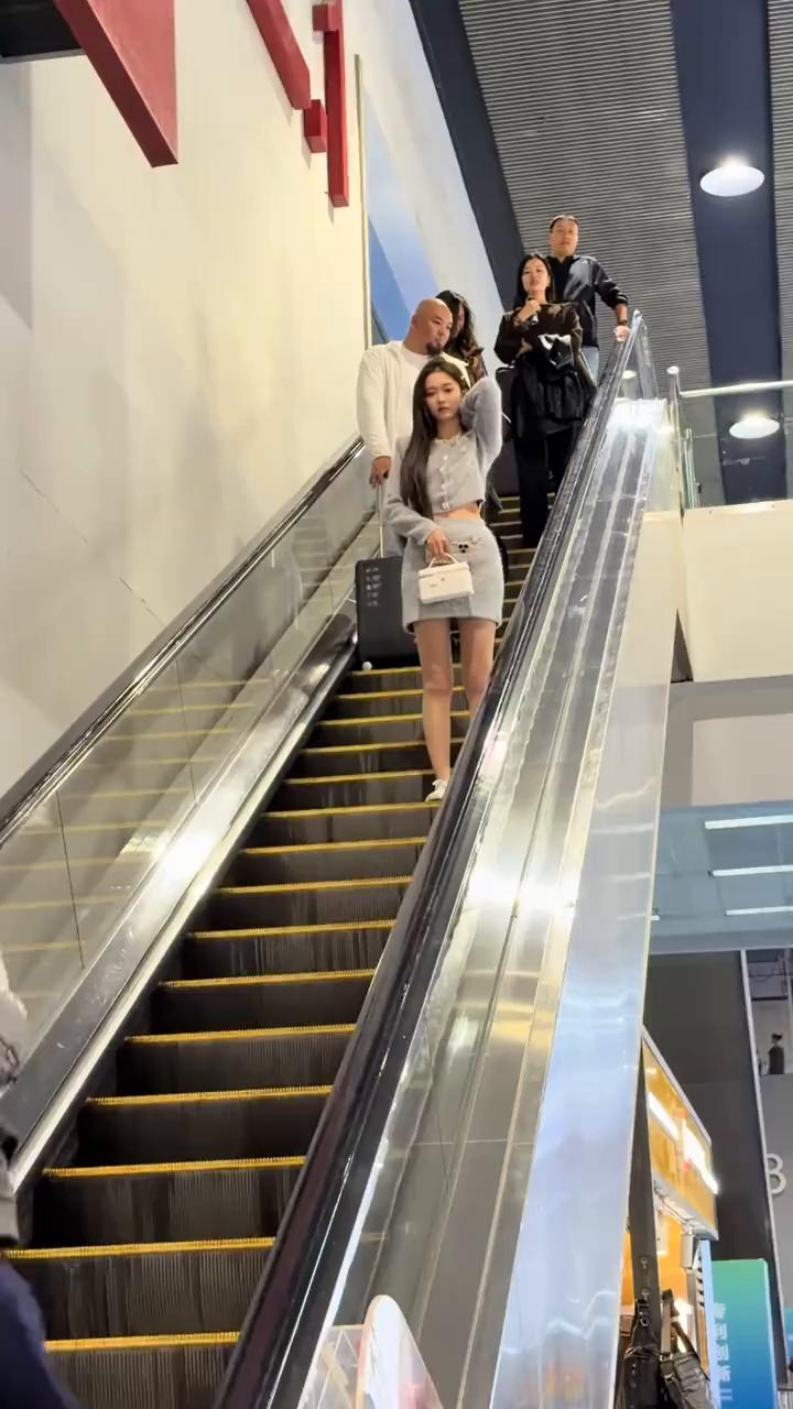 但凡能找到一个像我这样的婆娘，少奋斗十年，房子、车子、票子我都有。虽然身材不咋地