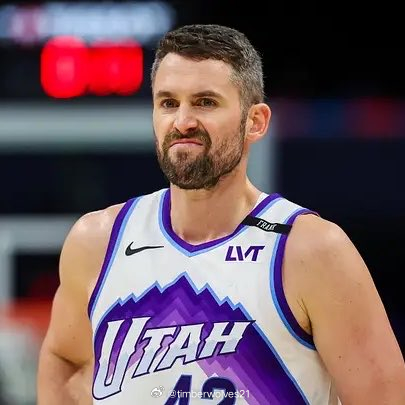 凯文·勒夫谈NBA空间如何演变：“你看球员们赛前热身，禁区里一个人都没有！我们有