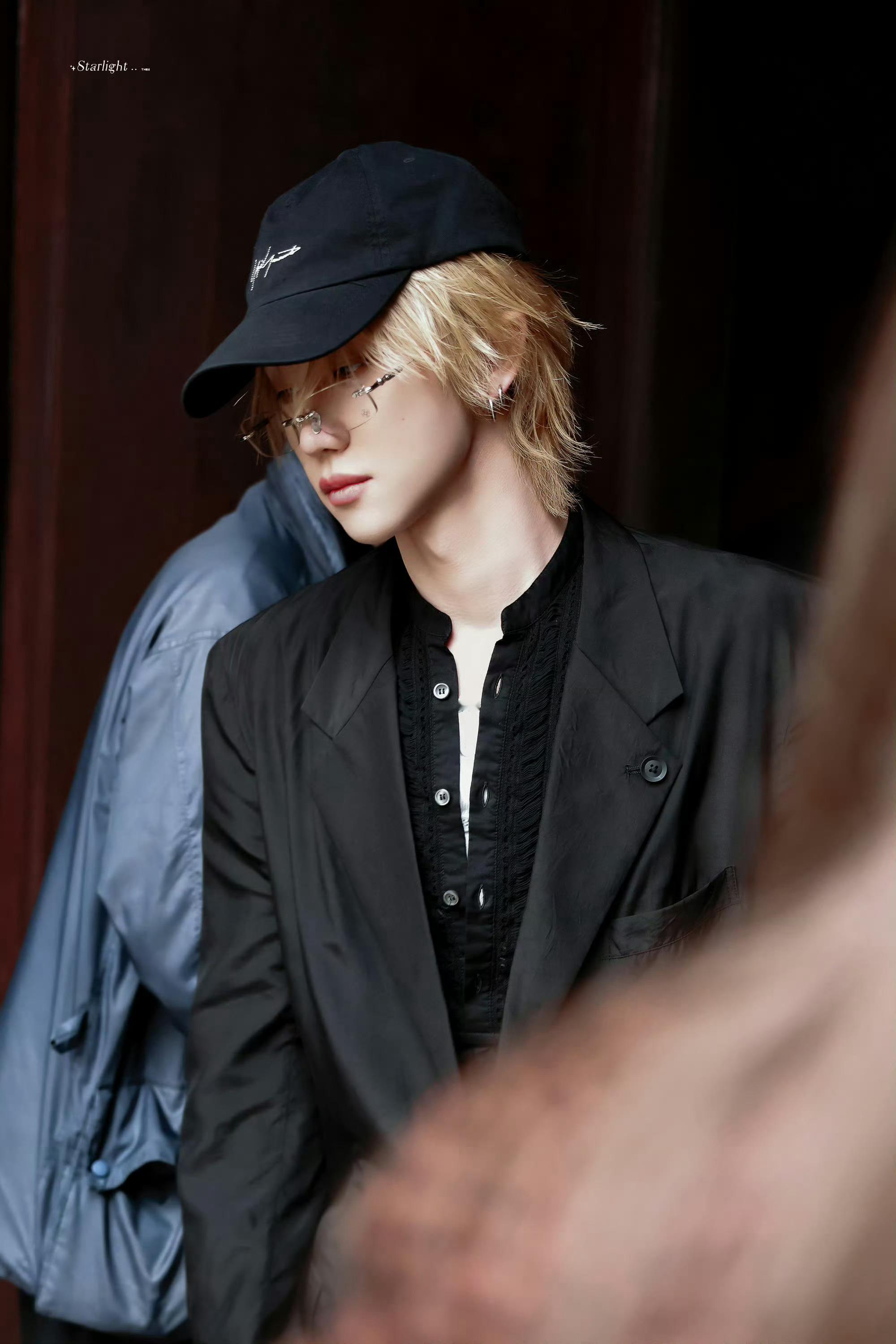 徐明浩 × 米兰看展造型路透饭拍 📸 风格大赏