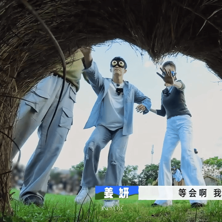 黄景瑜[超话]   像个宝宝一样 好乖[吹风车]素材来源cr：logo🐳 黄景