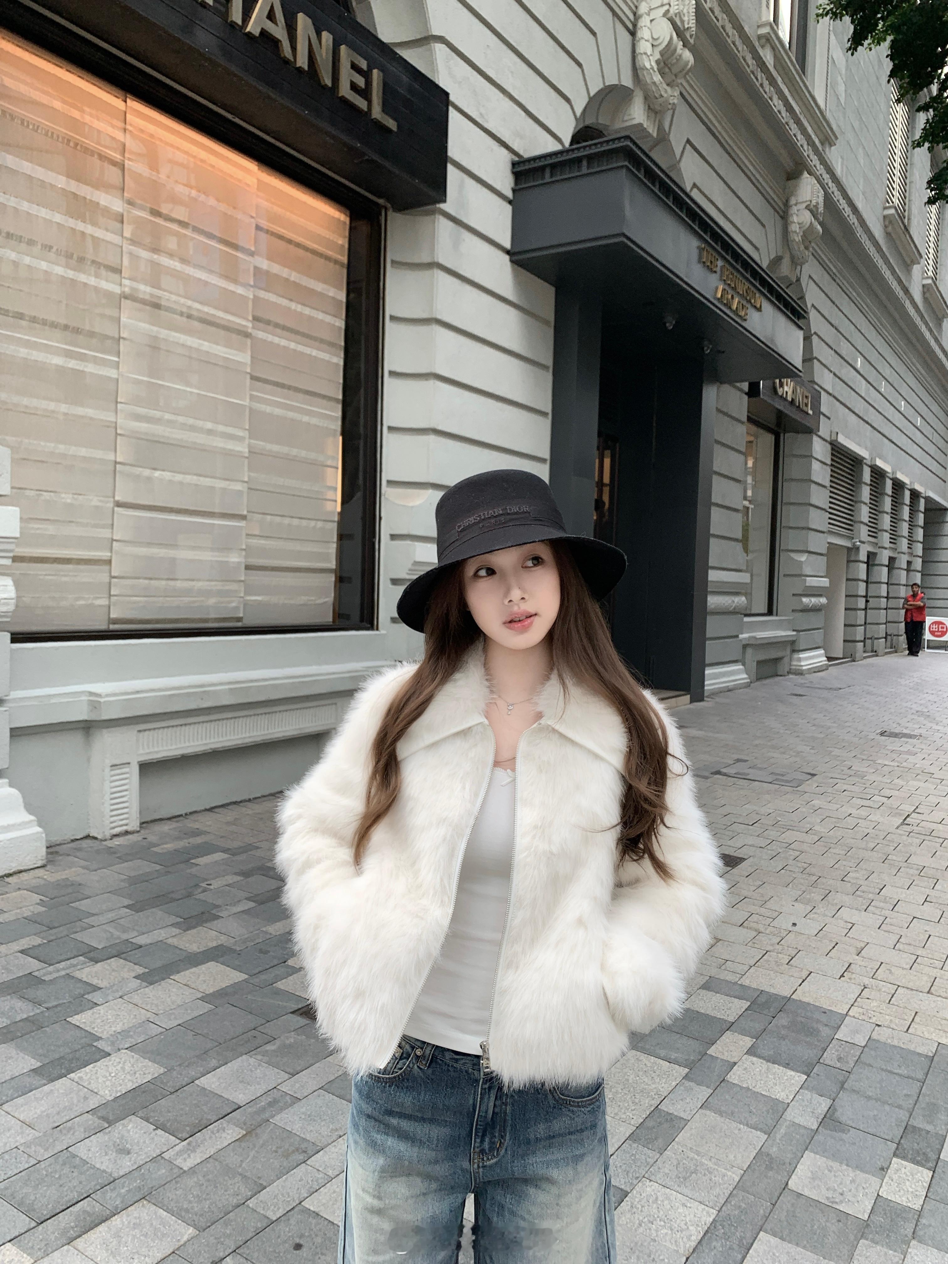 板栗可可Bankelili10/31/20:00喜欢这种带点小设计感的款！翻领拼