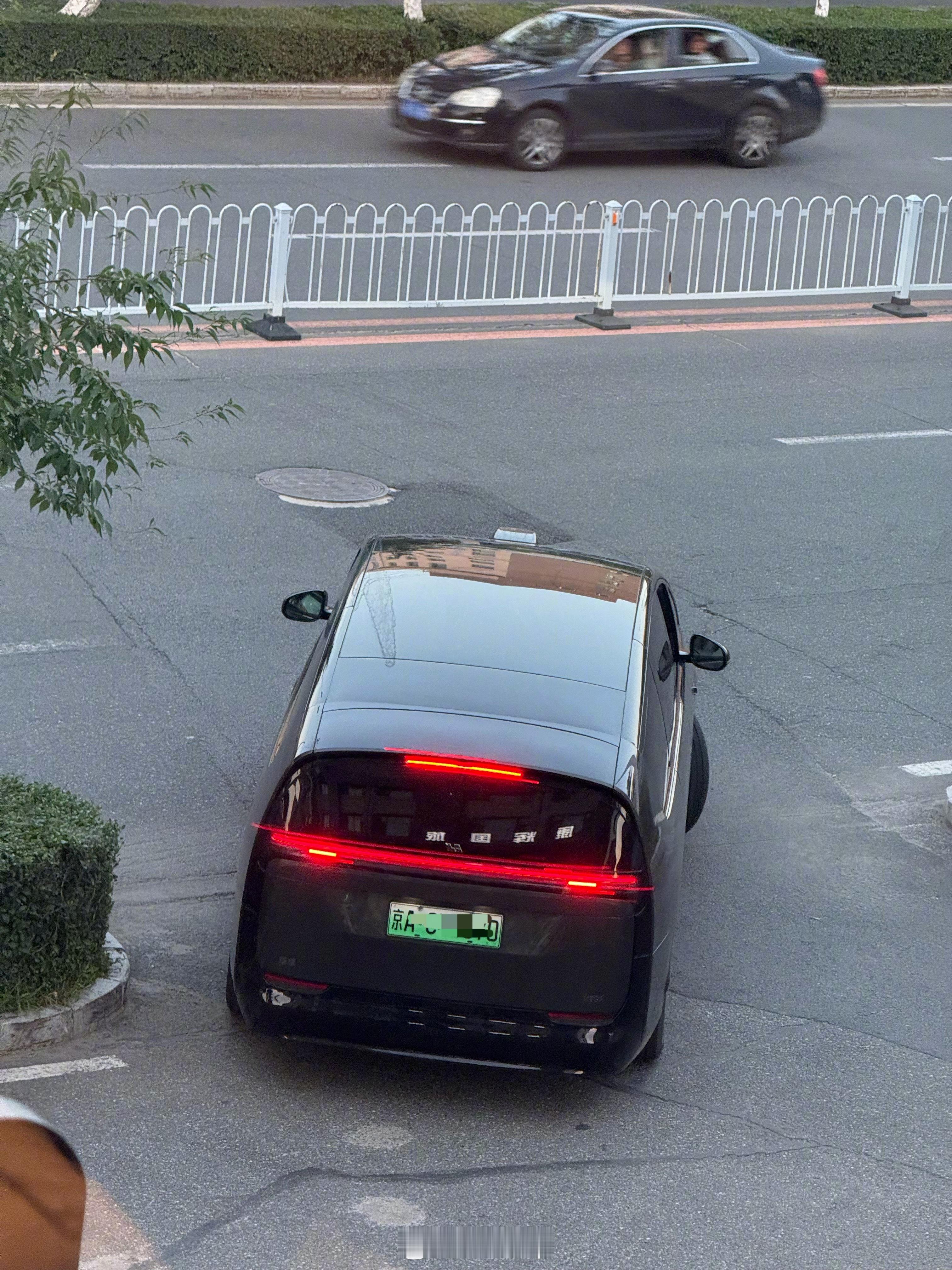 哎呦，在珲春还看到一台理想Mega  ​​​