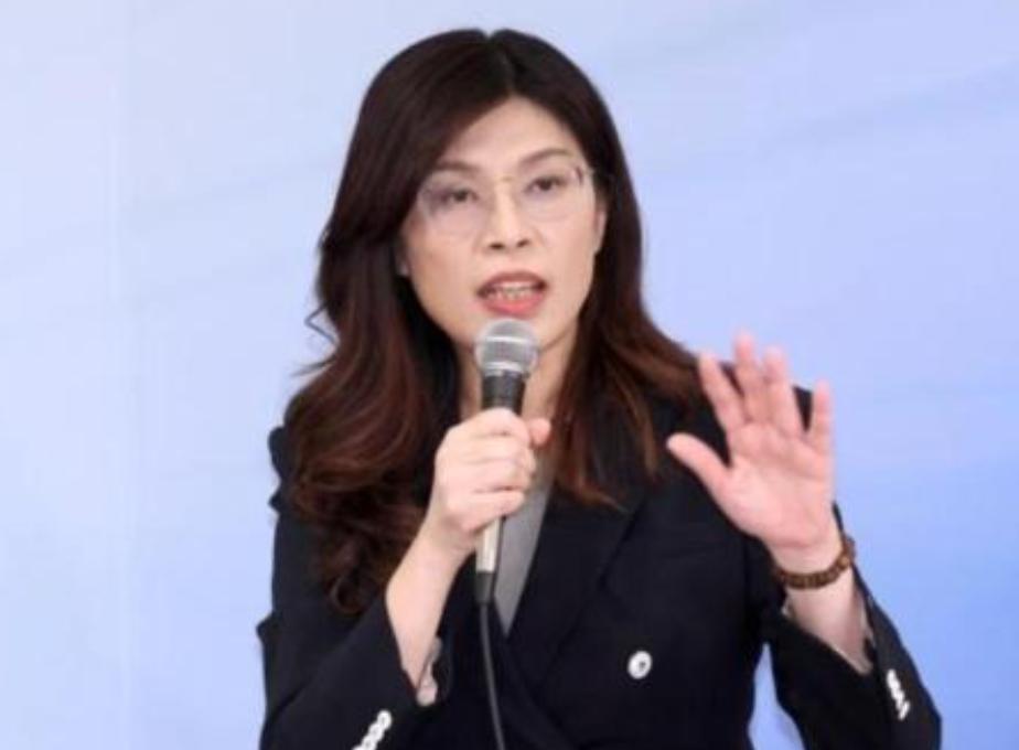 台湾女生三连问击穿郑丽文； 1，港澳收复回归的时候没有让港澳民众投票同意回归。 