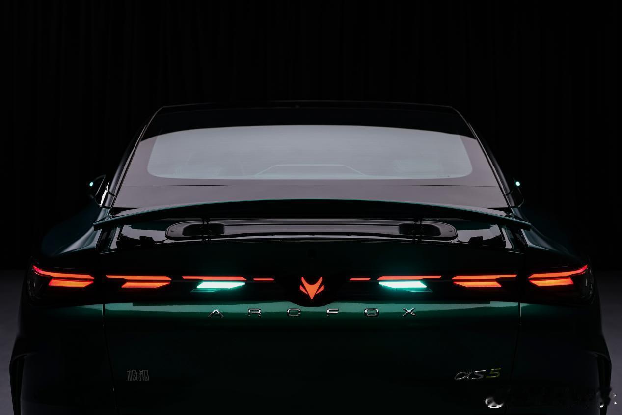 极狐阿尔法s5 极狐全新阿尔法S5官图曝光，3.1开启预售！新车秉承“风塑美学”