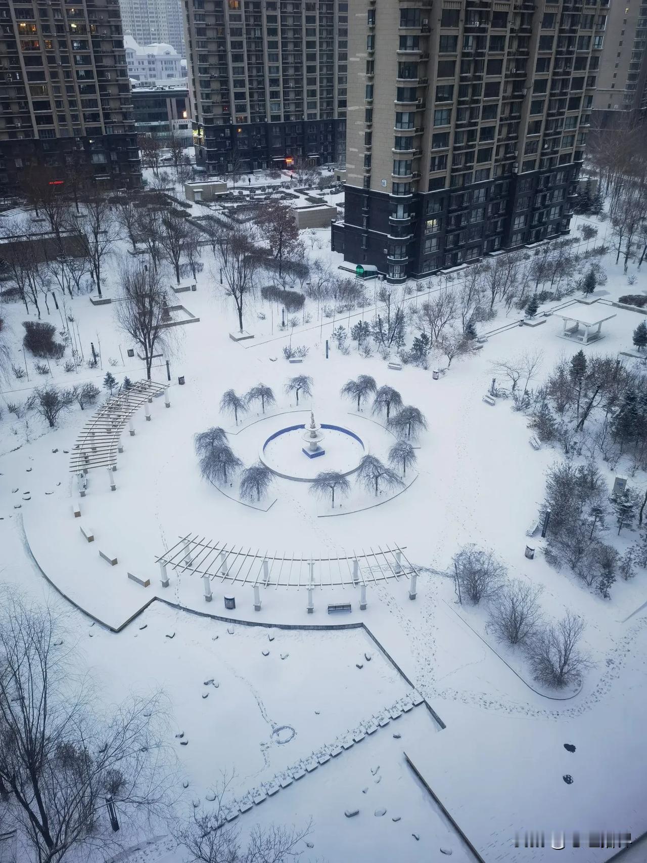 有一个不太健康的习惯叫穷思竭虑。反复回味一件事，比如你的父母冲你发脾气了，又或者