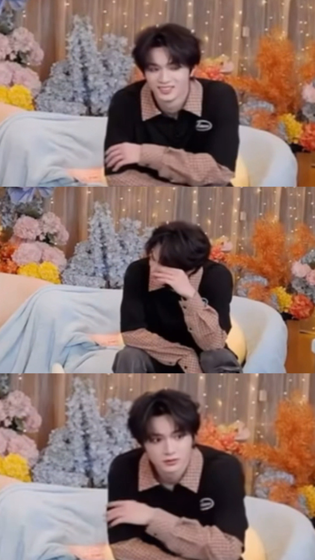 角落一位男子突然不爱笑了 ​​​
