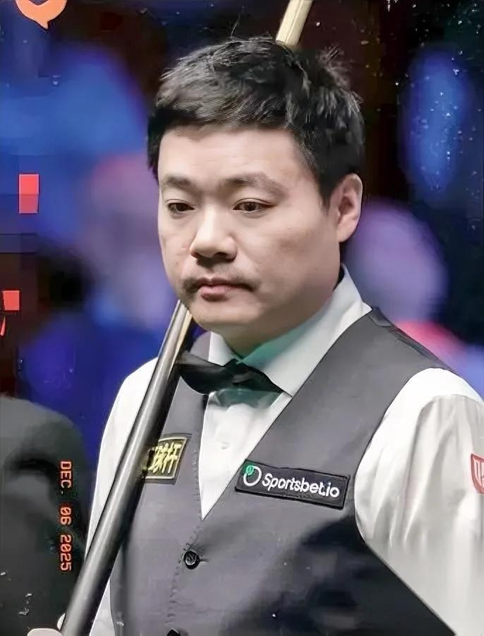 再也不看丁俊晖比赛了？

英锦赛对阵特鲁姆普，开局猛如虎！

前两局2-0领先，