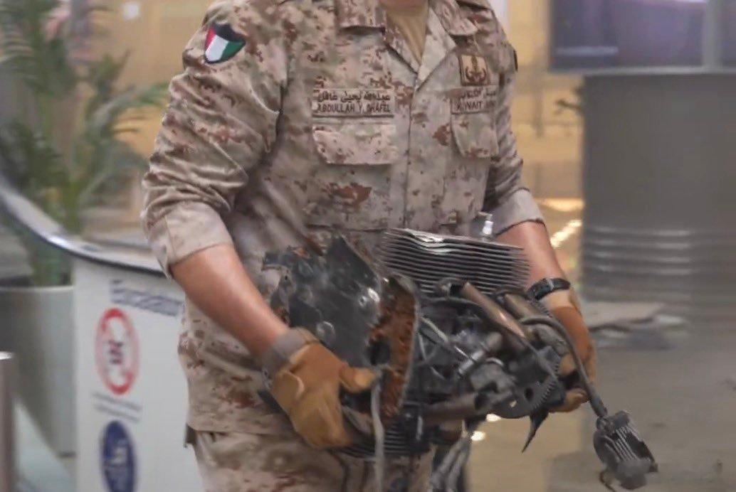 科威特士兵在爆炸现场捡到的伊朗无人机发动机，确实就是个摩托发动机，简单粗暴，但就