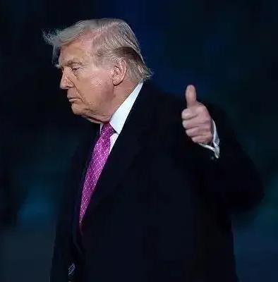 马克龙刚在日本直批“某大国的善变，不顾盟友的外交政策”，本想摆足大国领袖范儿。转