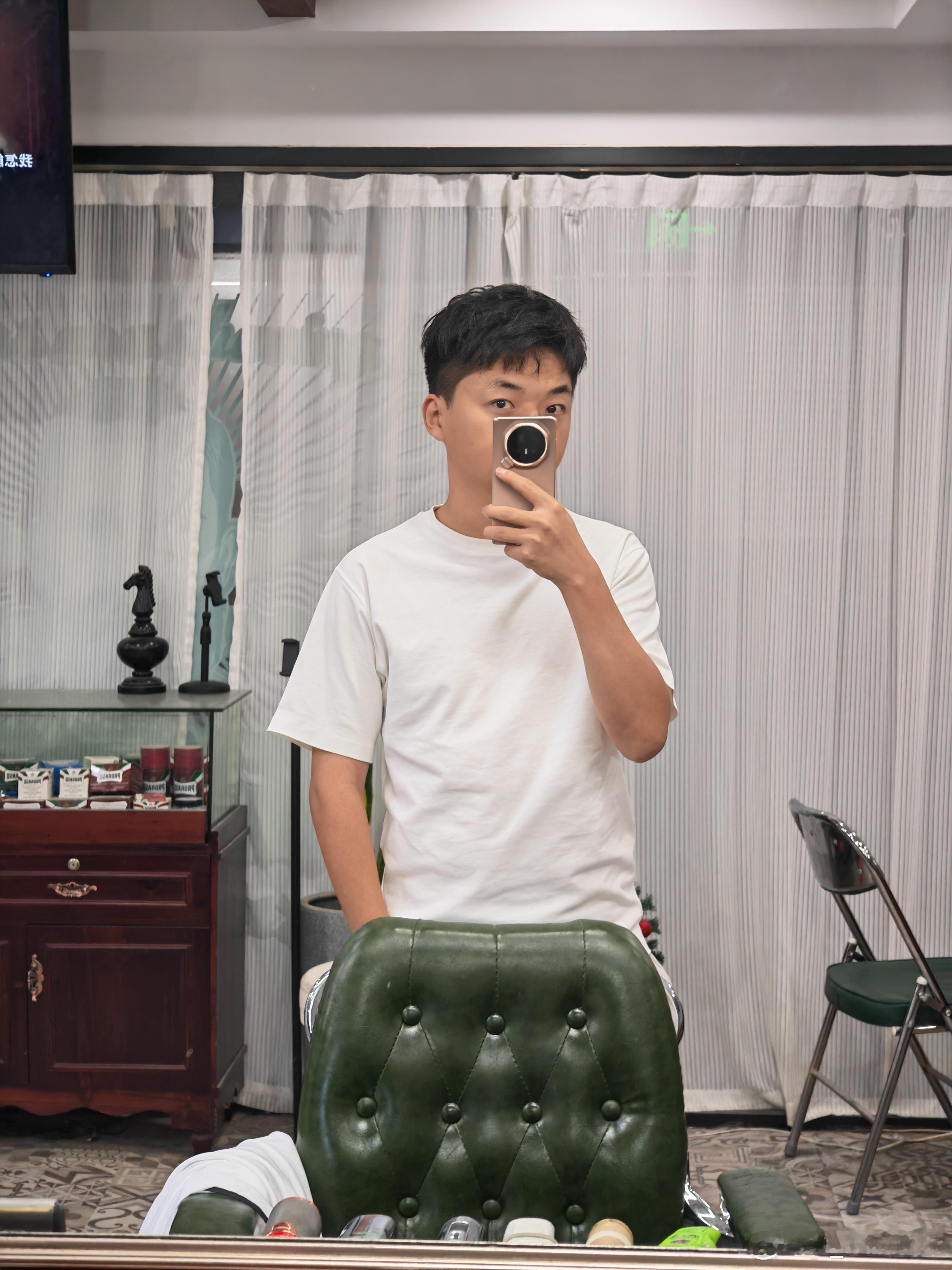 忙里偷闲，来剪个发[并不简单]  ​​​
