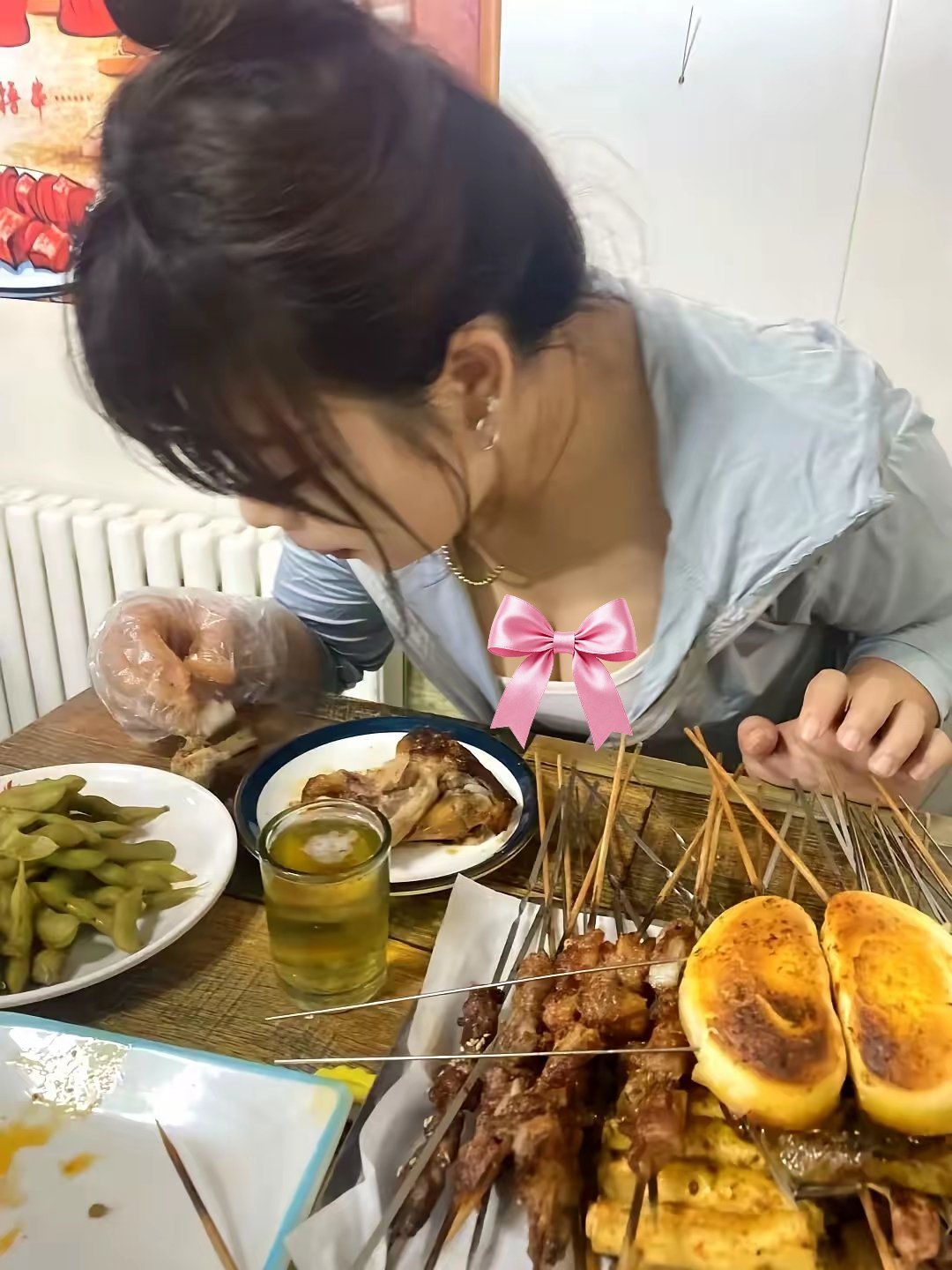 今晚陪表妹吃点烧烤，等老牛吃饱喝足之后，再精选明天要上车的牛～标！老铁们，静待佳
