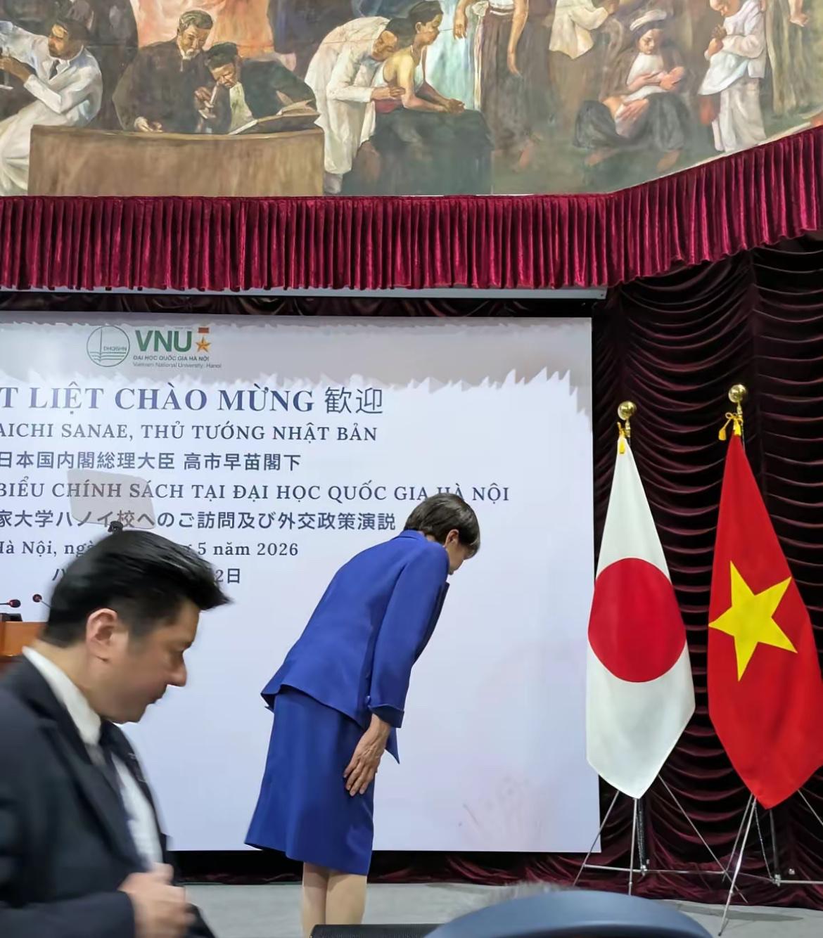 就在昨天（5月2日）下午，高市早苗在越南访问的第二天，在越南国家大学发表了外交政