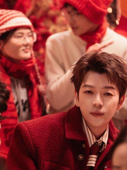 王栎鑫欠春晚的那盘菜补上了全网蹲的菜终于出锅！王栎鑫回应春晚“空手”名场面，亲自