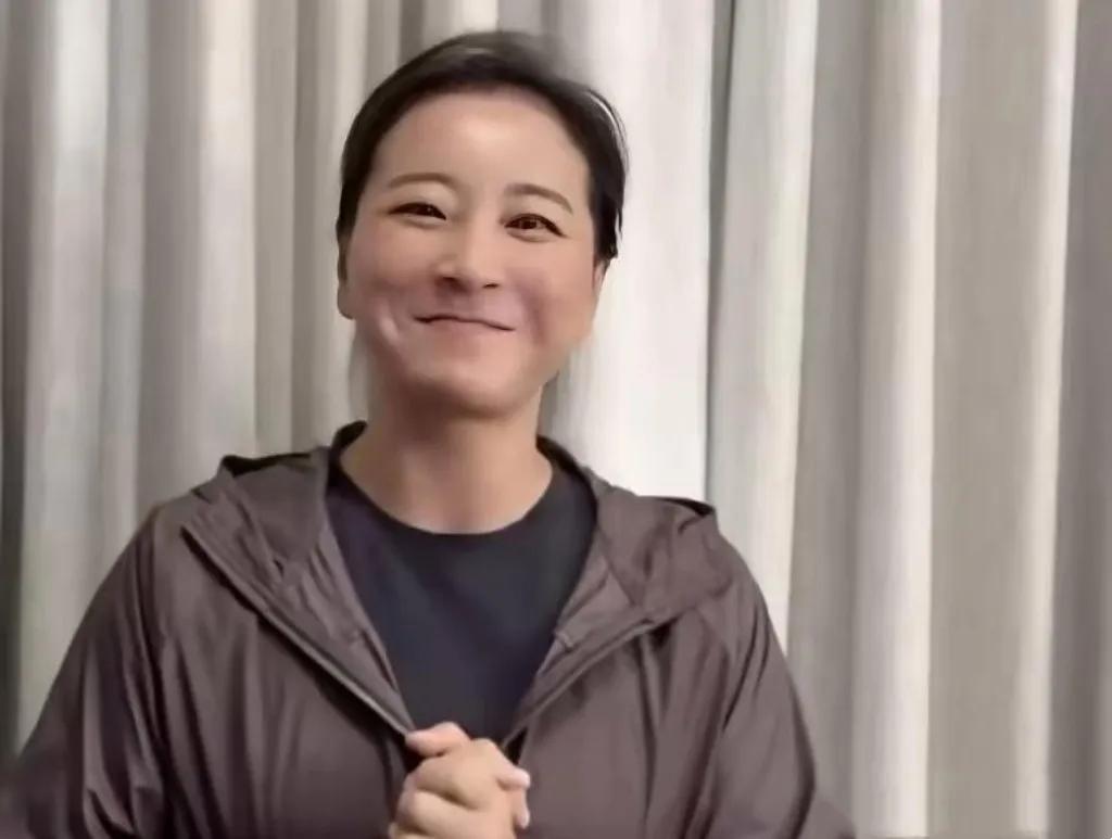 贾玲又瘦了！近照惊艳全网，网友直呼认不出！消失许久的贾玲终于露面了！看到最新路透