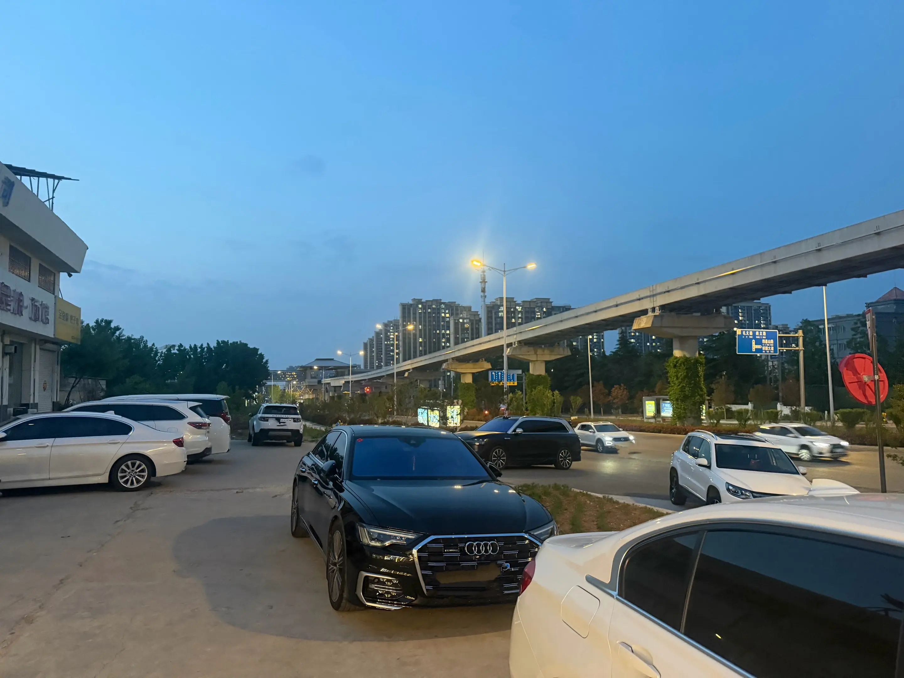 又是爆满的一天，不要跑空啦没有空房间了