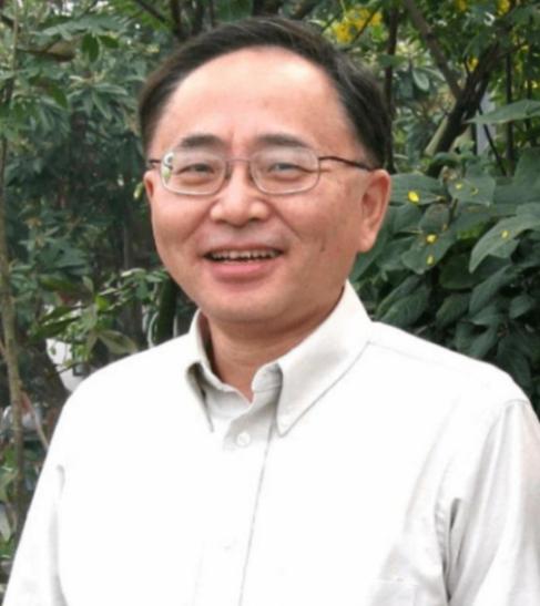 烈士江姐的儿子彭云在美国定居，中国记者问他为什么不肯回国？他的回答很现实，却也很