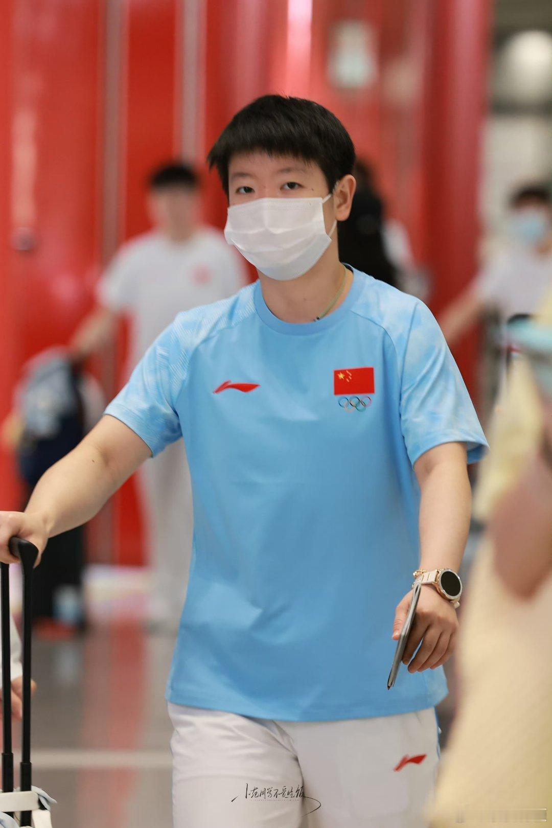 孙颖莎 早上好，一大早看到宝宝出发了，亚运会健康完赛[抱一抱] ​​​