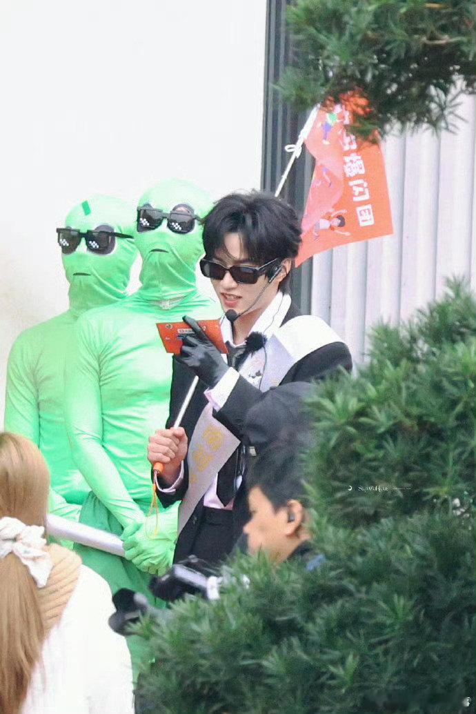 TF四代参与录制宇宙闪烁请注意网传TF四代参与录制刘耀文综艺 刘耀文常驻综艺迎来