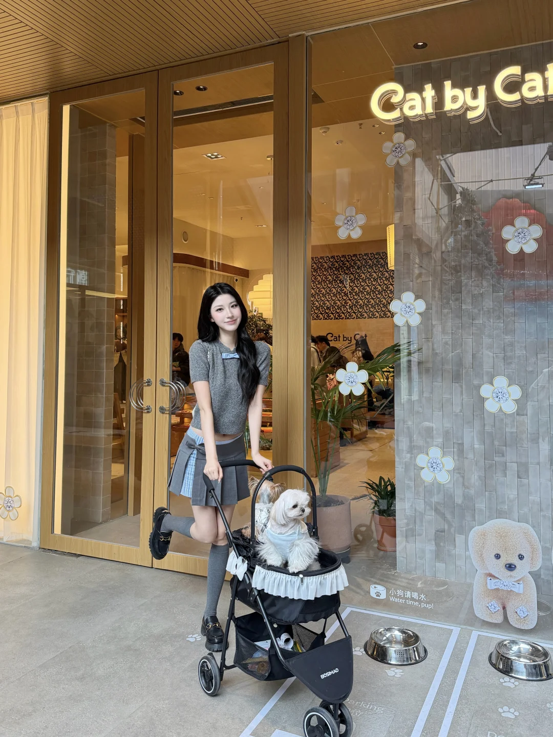 和小狗出来玩 ૮₍ ˃̶ ꇴ ˂̶ ₎ა