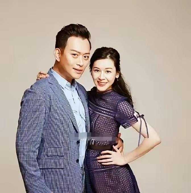 2012年的那天，黄海冰一个人坐在车里，车窗降下一半，烟头烧到了手指才回过神。他