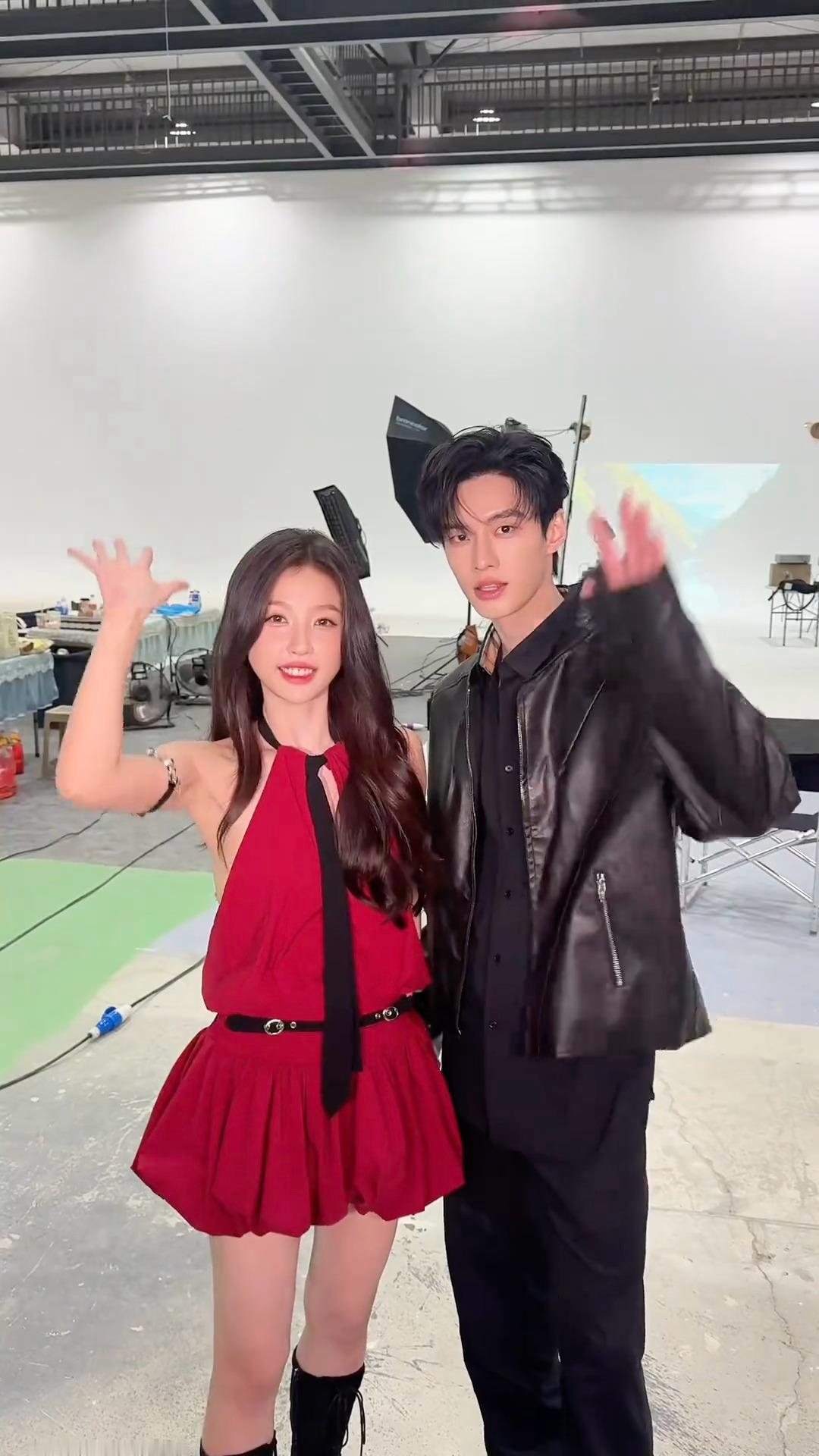 双轨你到底藏了多少好东西 虞书欣、何与《双轨》 又放新饭了！！！到底还有多少好东