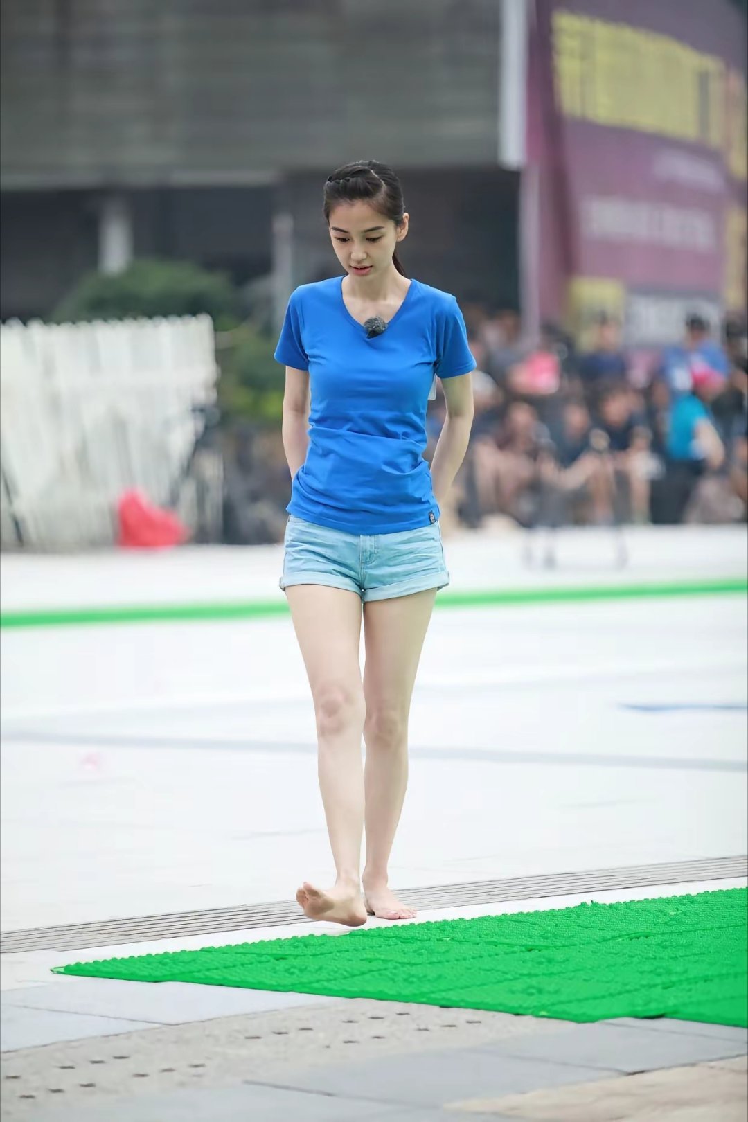 baby第一次参加跑男，那个时候她才25岁了，意气风发的女汉子 