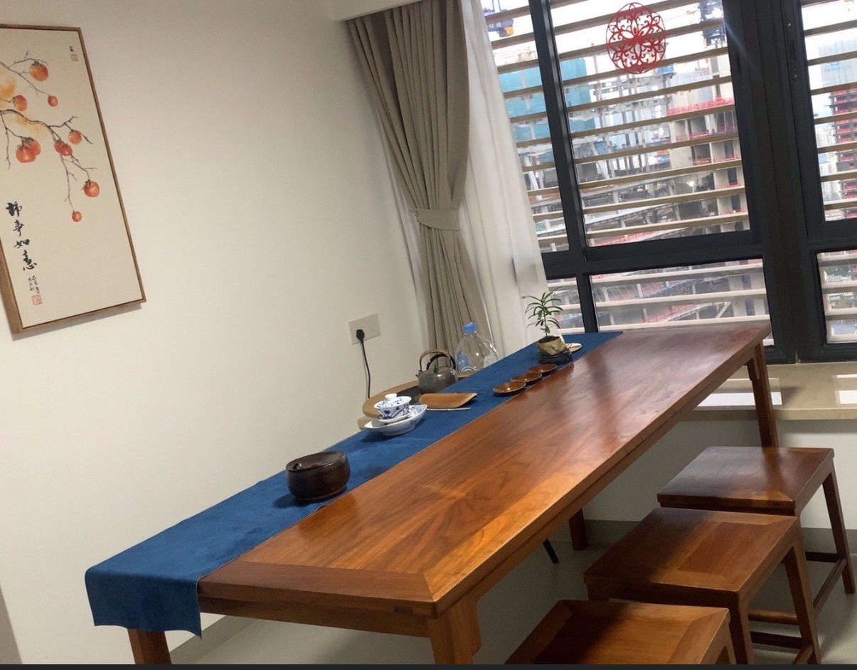 品茶赏器交友  一杯清茶慰岁月，偷得安闲做诗文。 