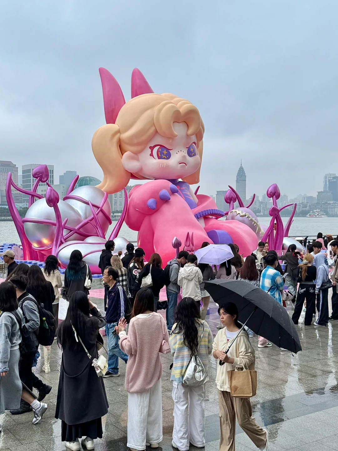 今天的上海人民都来北外滩巨型兔子了吗！！！