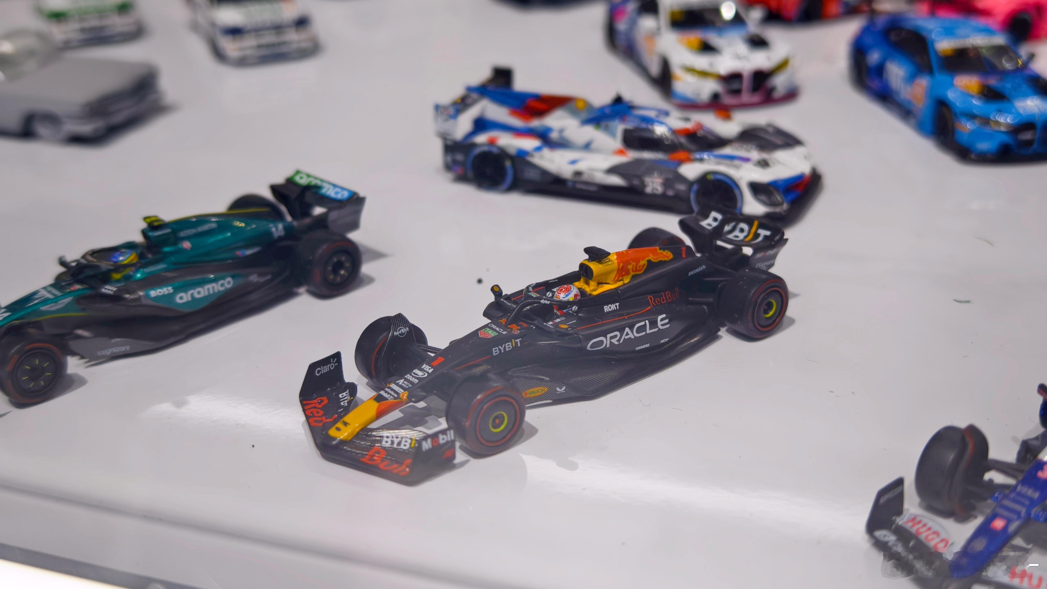 今年64比例车模做得最得人心的MINIGT品牌终于站起来了，有些车型比例看实车很