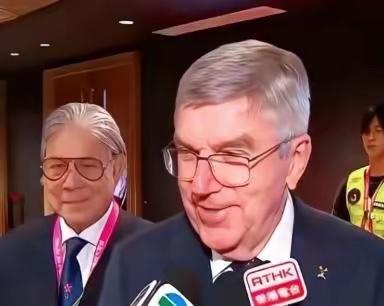 如果非让中国办2036年奥运会，可以考虑两个思路，一是由香港举办，费用由香港和国