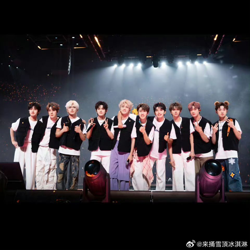 蒋敦豪有九个异父异母的弟弟每次看他们互动都想哭，不是亲兄弟，却胜似一家人 