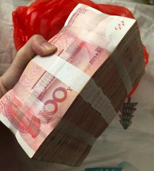 小叔子结婚，婆婆背着我让我老公掏了10万修缮老房子，我知道了要求婆婆把钱还回来！