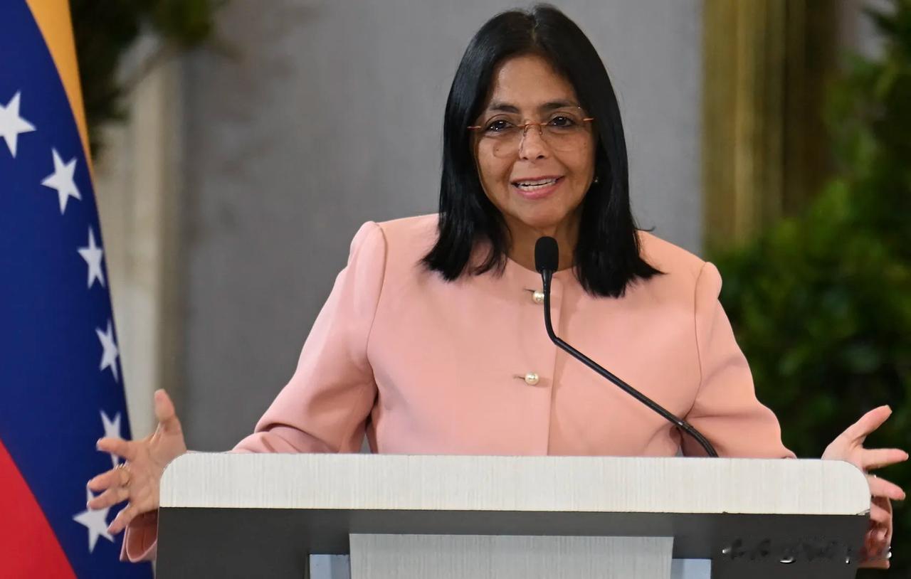 委内瑞拉副总统德尔茜·罗德里格斯谴责美国，要求美国释放马杜罗夫妇。不过，特朗普不