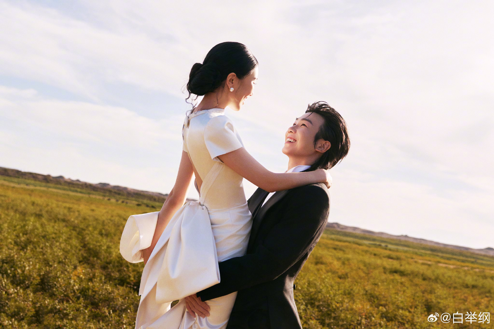 好幸福啊🥰白举纲晒了18张婚纱照白举纲分享一件暖暖的新事 ​​​