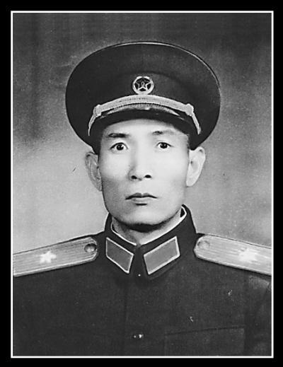 雷起云，原名雷鸣盛，曾用名雷腾蛟，陕西省渭南市澄城县醍醐镇醍醐村（今寺前镇醍醐村