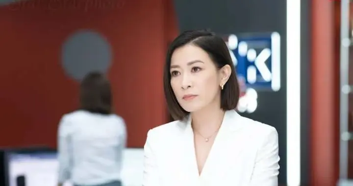 佘诗曼的下半场，不只是《新闻女王》