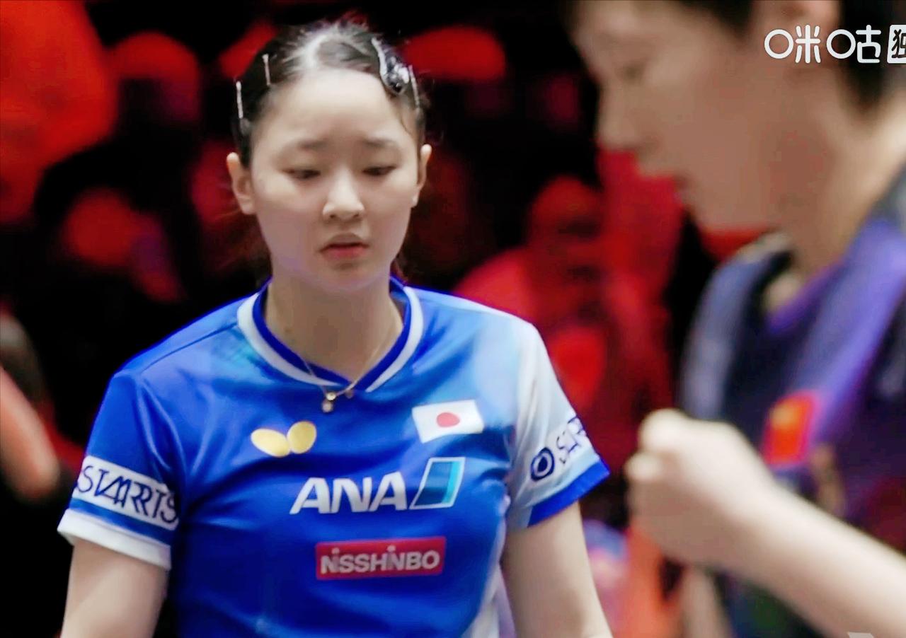 张本美和为何崩溃了？
主要是张本美和搏杀必须占据近台，
但是台内球被鳗鱼控制，