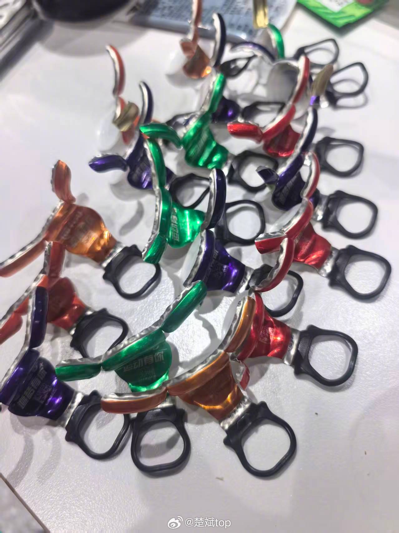 你要是喝燕京U8，记得把瓶盖变成小兔子 