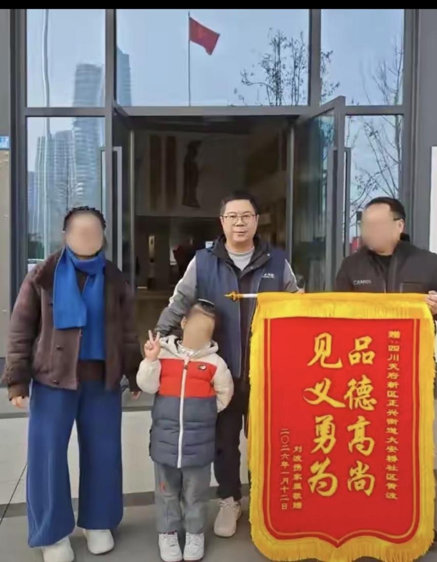 男子寒冬中跳进河里救起六岁女童

今天的新闻让人心头一暖，也让我们再次感受到人性