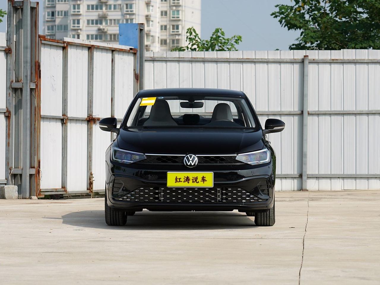 大众朗逸新锐虽有“朗逸”之名，但在我看来它更像是原来新桑塔纳的改款，以目前的销量