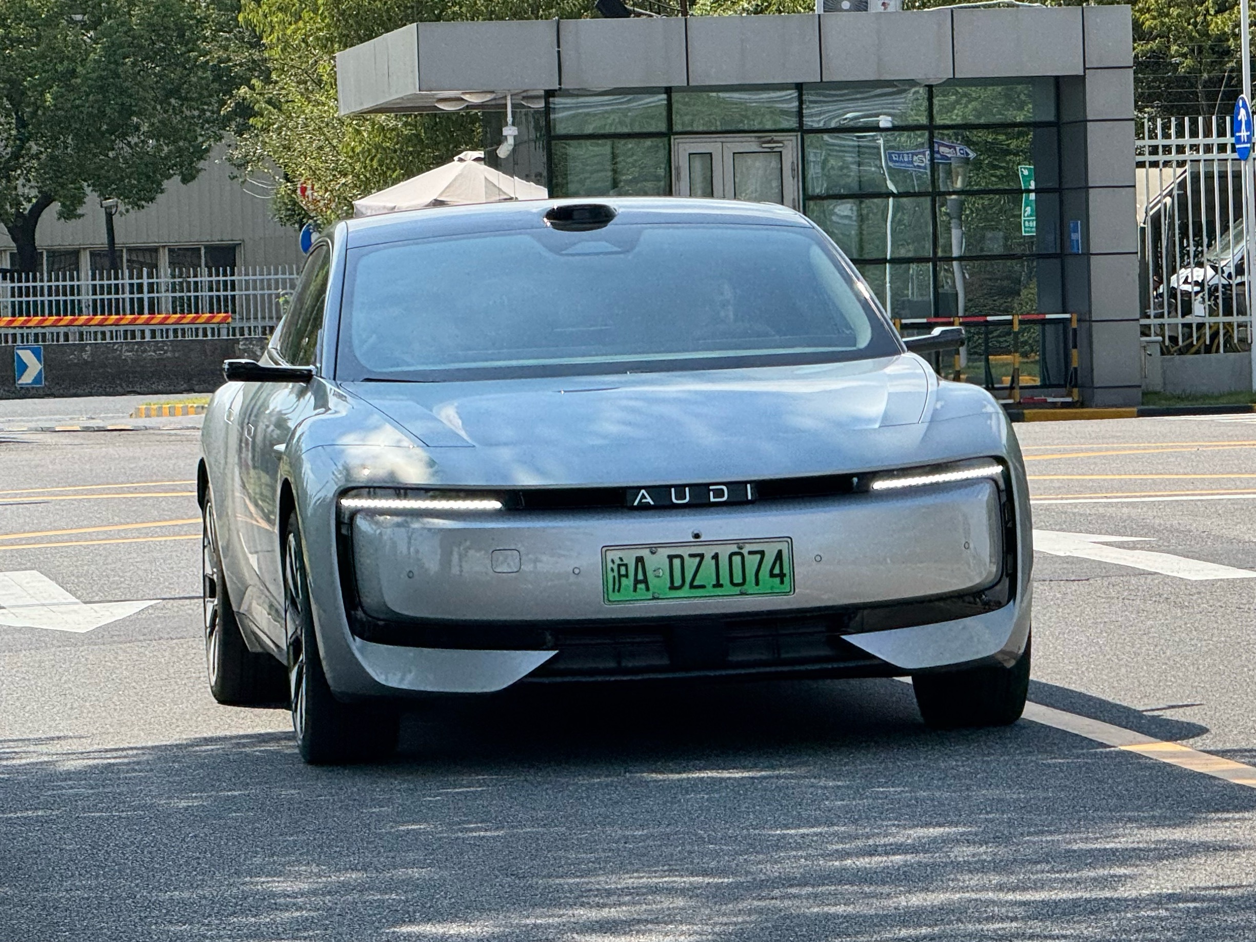 奥迪E5 Sportback上绿牌的效果汽场全开 ​​​