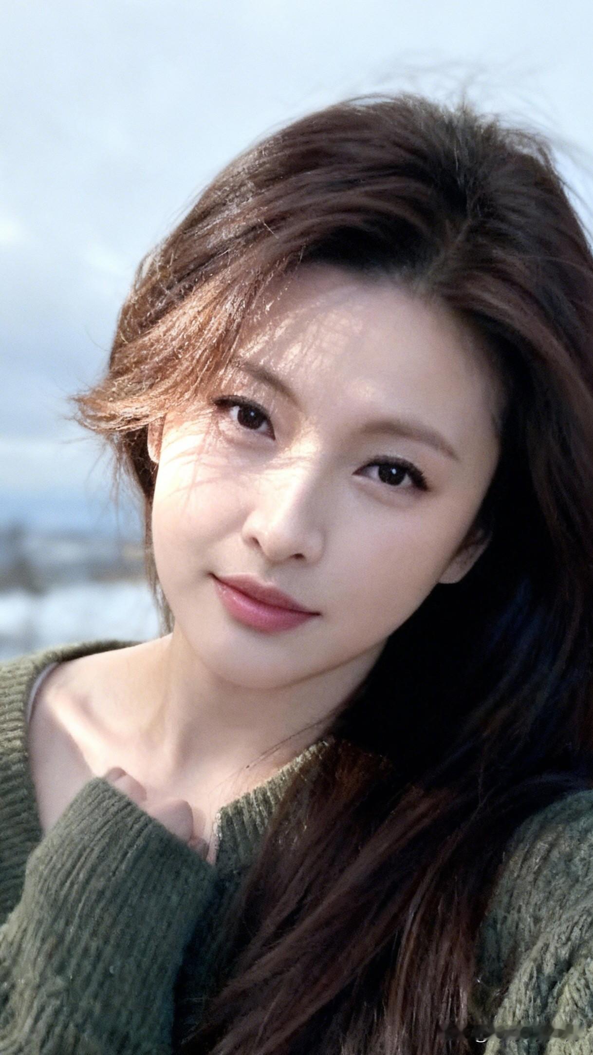 冬日暖阳下的温柔微笑🌞优雅自信穿搭分享