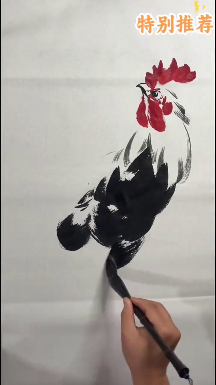 公鸡画法。
·用浓墨画出公鸡的眼睛和嘴。
·再用大红+胭脂画出鸡冠。
·用侧峰画