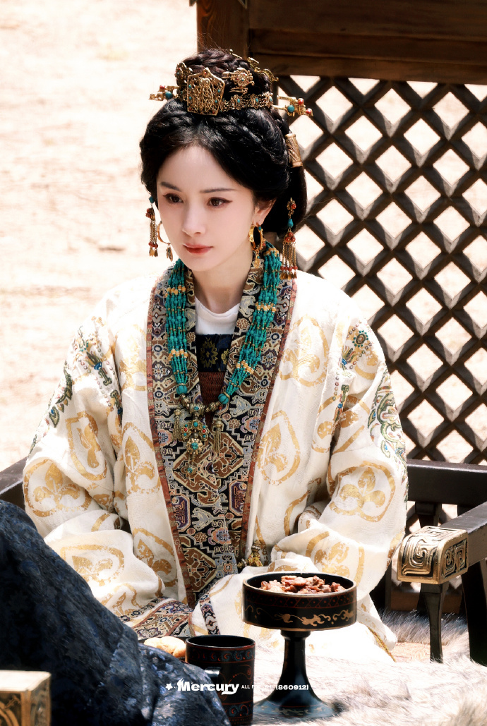 杨幂这张脸就应该多拍古装剧  杨幂依旧古装大女主的神 横跨这么多年依旧稳定输出，