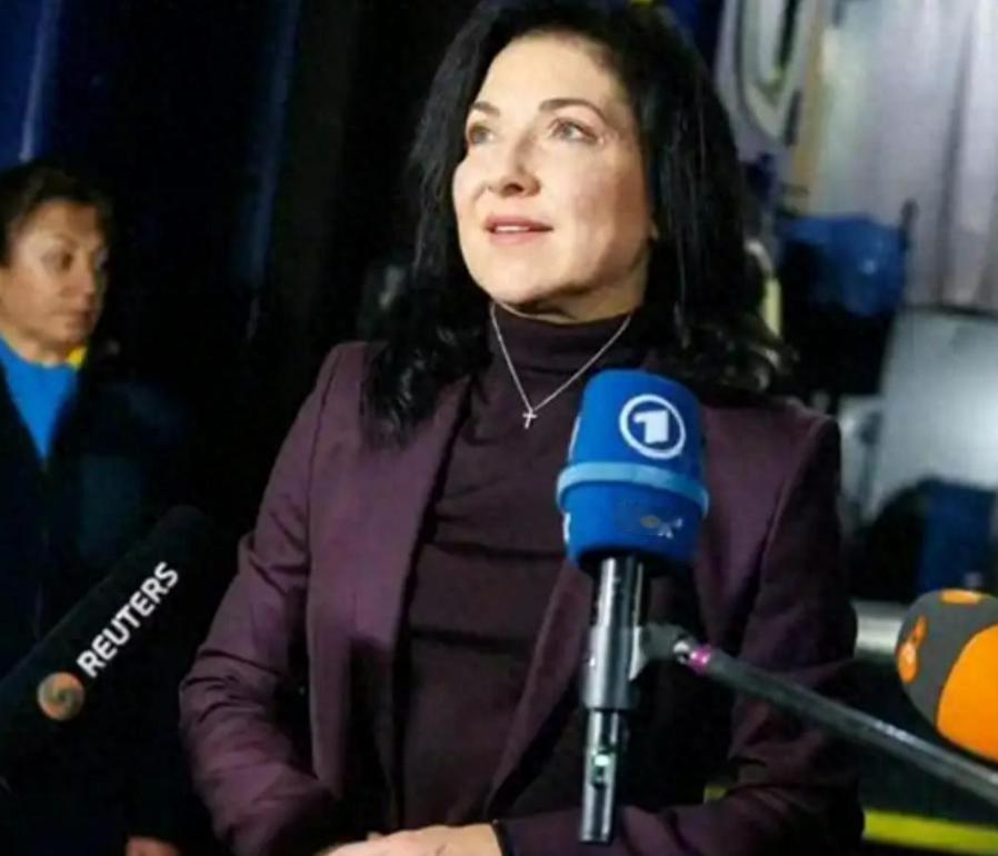 德国经济部长凯瑟琳娜再次强调∶德国企业不能只依赖中国，尤其是在原材料这一块。我之