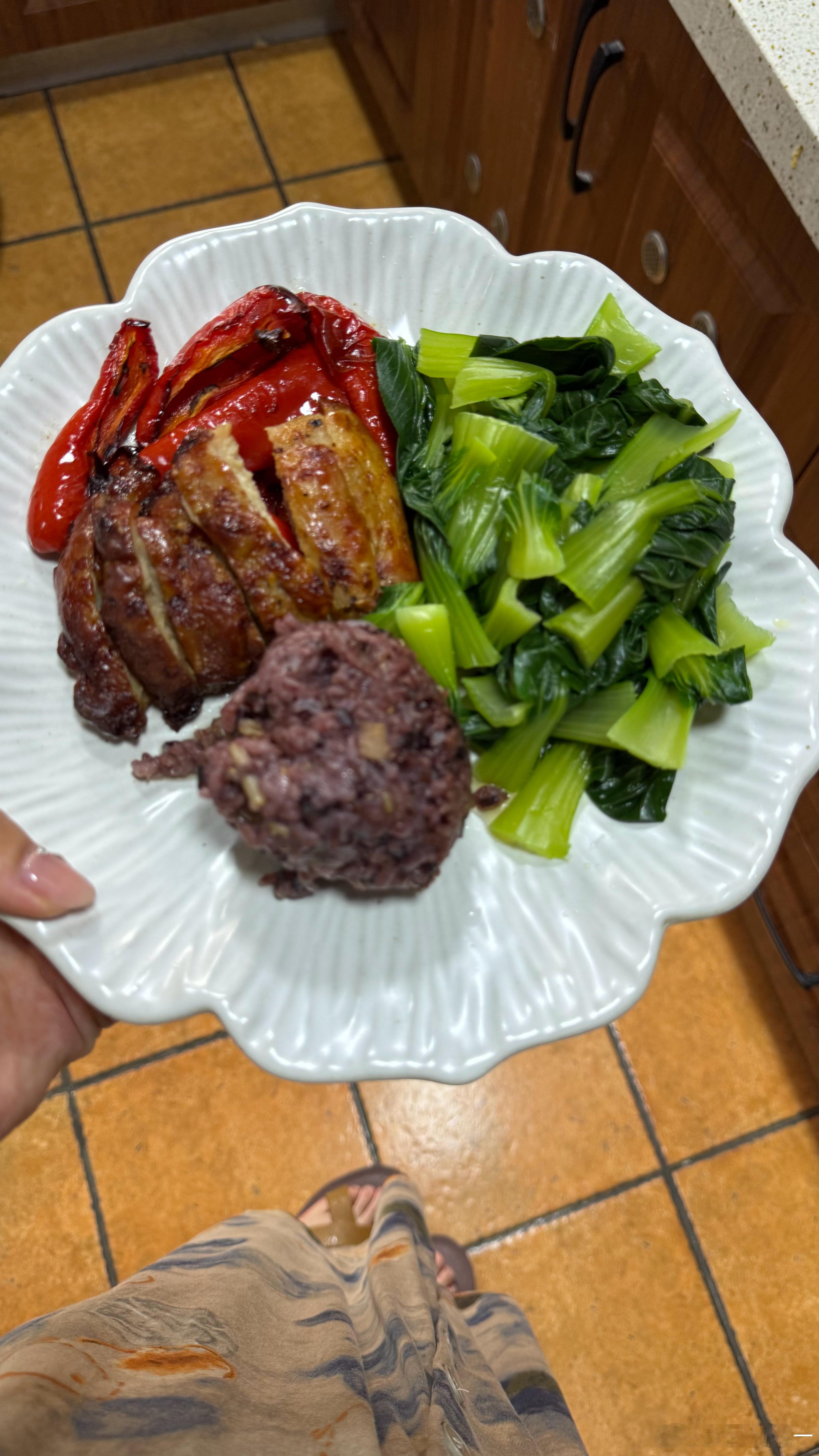 情绪稳定才是减脂的重要因素毕竟七情六欲中最容易满足的就是食欲了[允悲]所有无处安