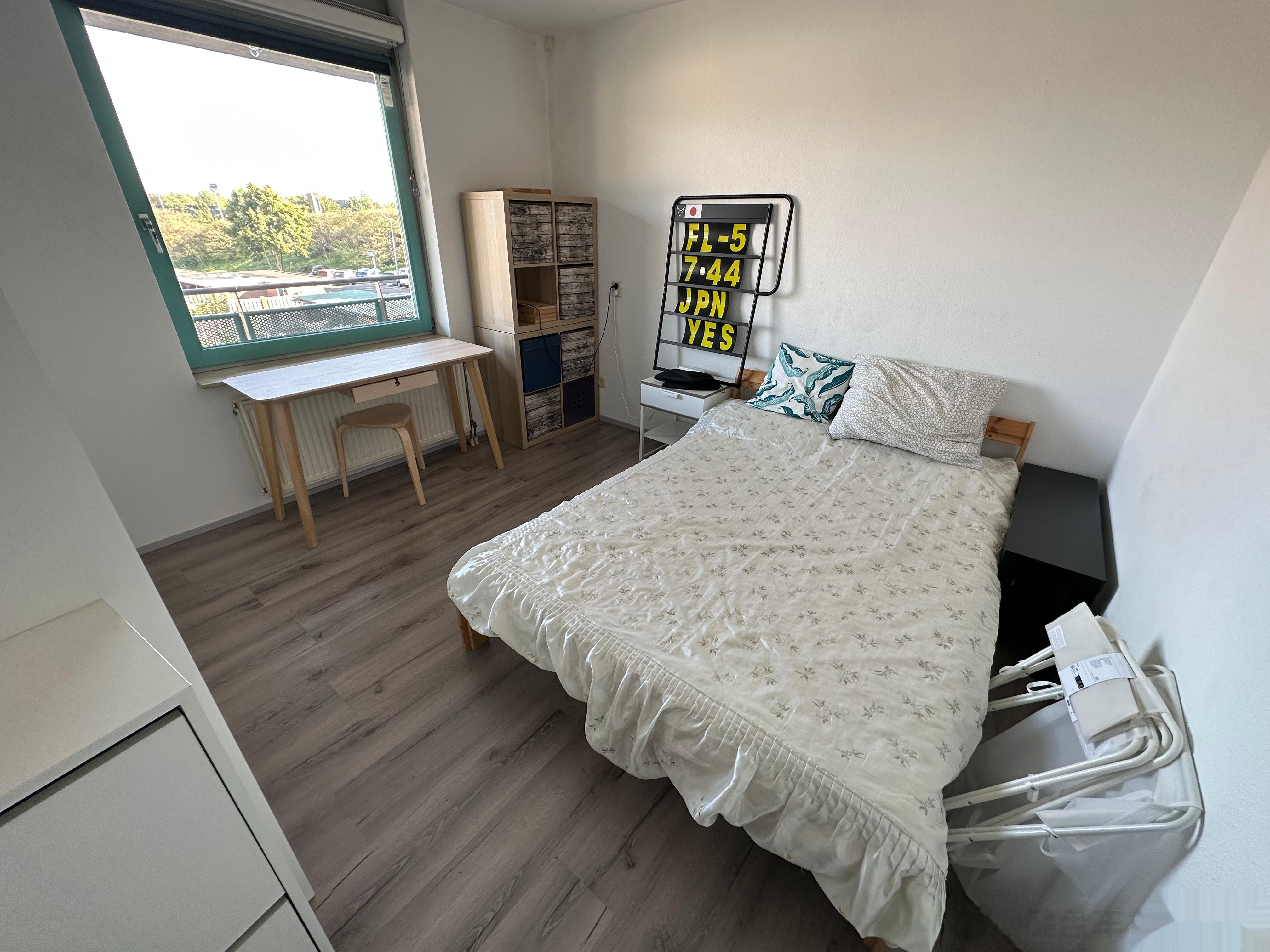 朋友给我准备的房间，这...这不对吧？？？ ​​​