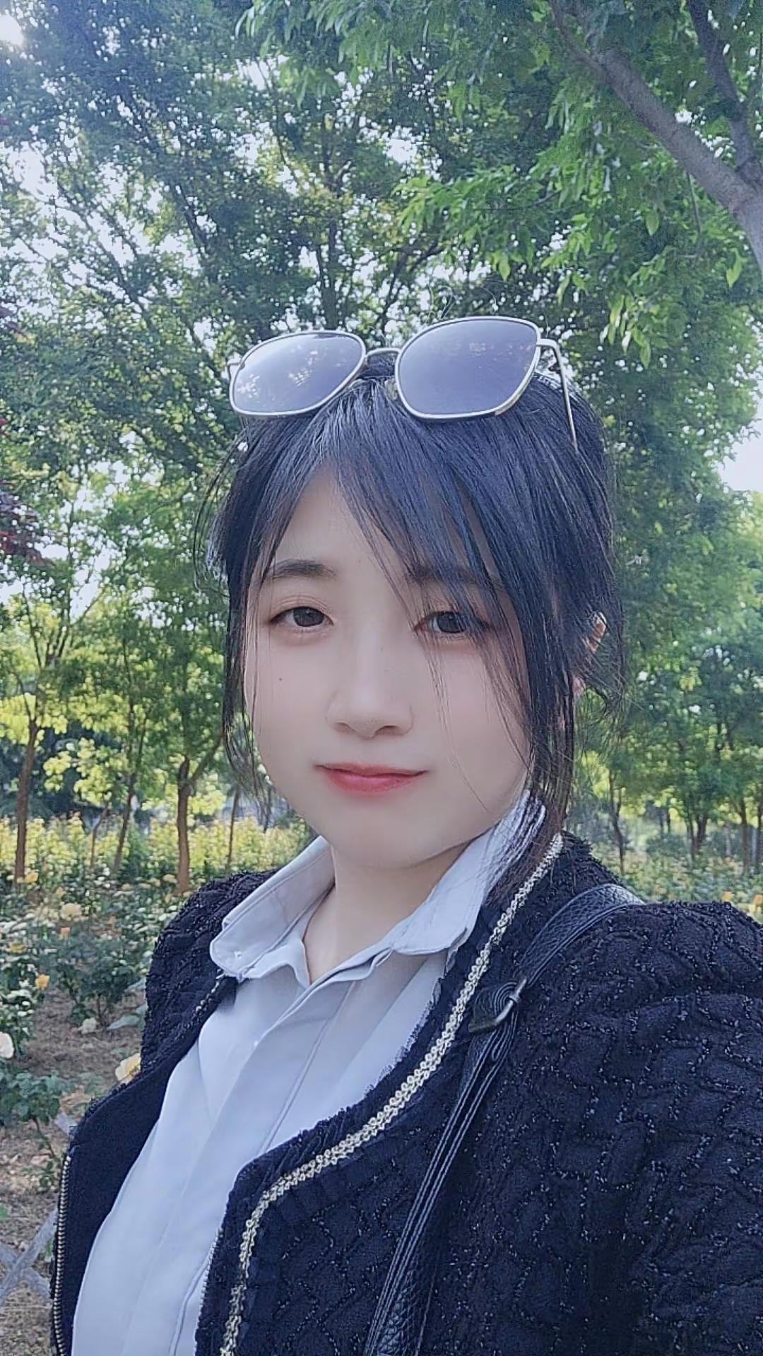 何其有幸遇见你，当你走近我心里那一刻起，就没人能替代你，你是我这辈子，最美的遇见